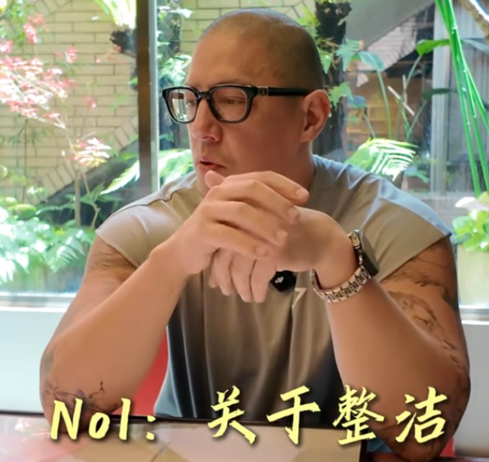 开云下载-蒋介石曾孙蒋友柏，这位49岁的男人晒出自己的家，甩出两条铁律